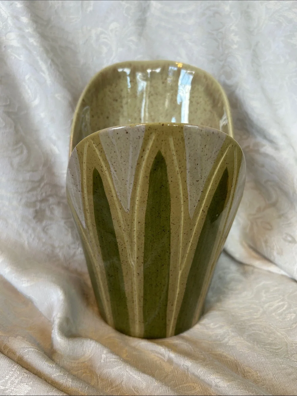 Vintage MCM Red Wing M4007 Vase -9”H 7 wide at highest point.